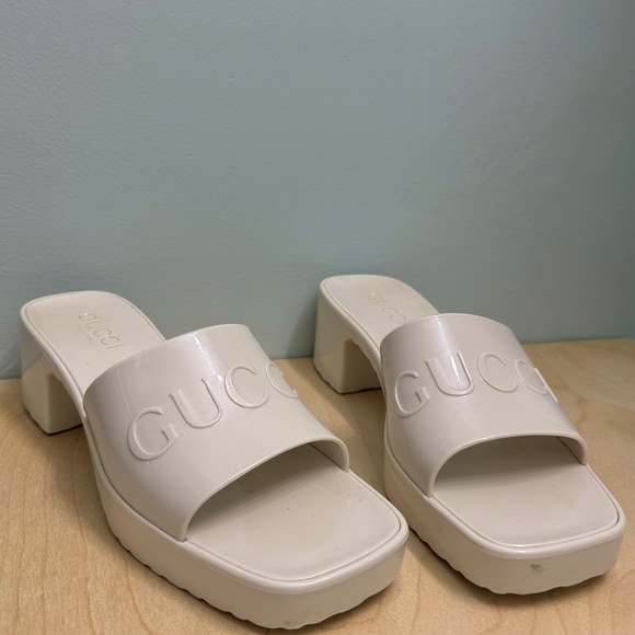 Gucci Off-White Block Heel Sandals - Picture 3 of 3